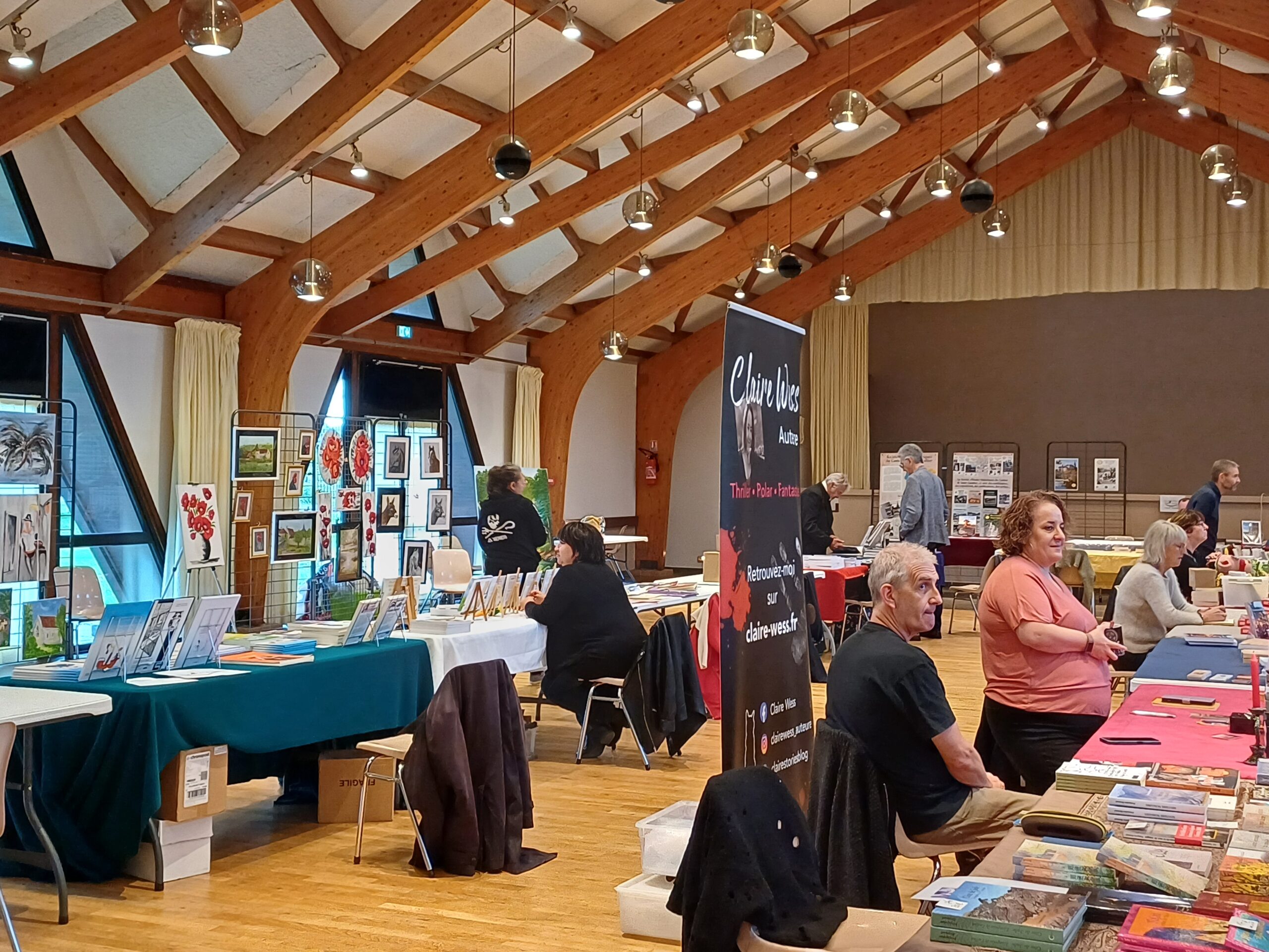 You are currently viewing petit signe aux gens du salon du livre de Saint-Gaultier (Indre) | 13 octobre 2024