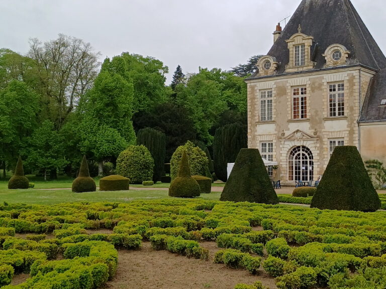 Lire la suite à propos de l’article livres au château | Azay-Le-Ferron, lundi de Pâques 2025