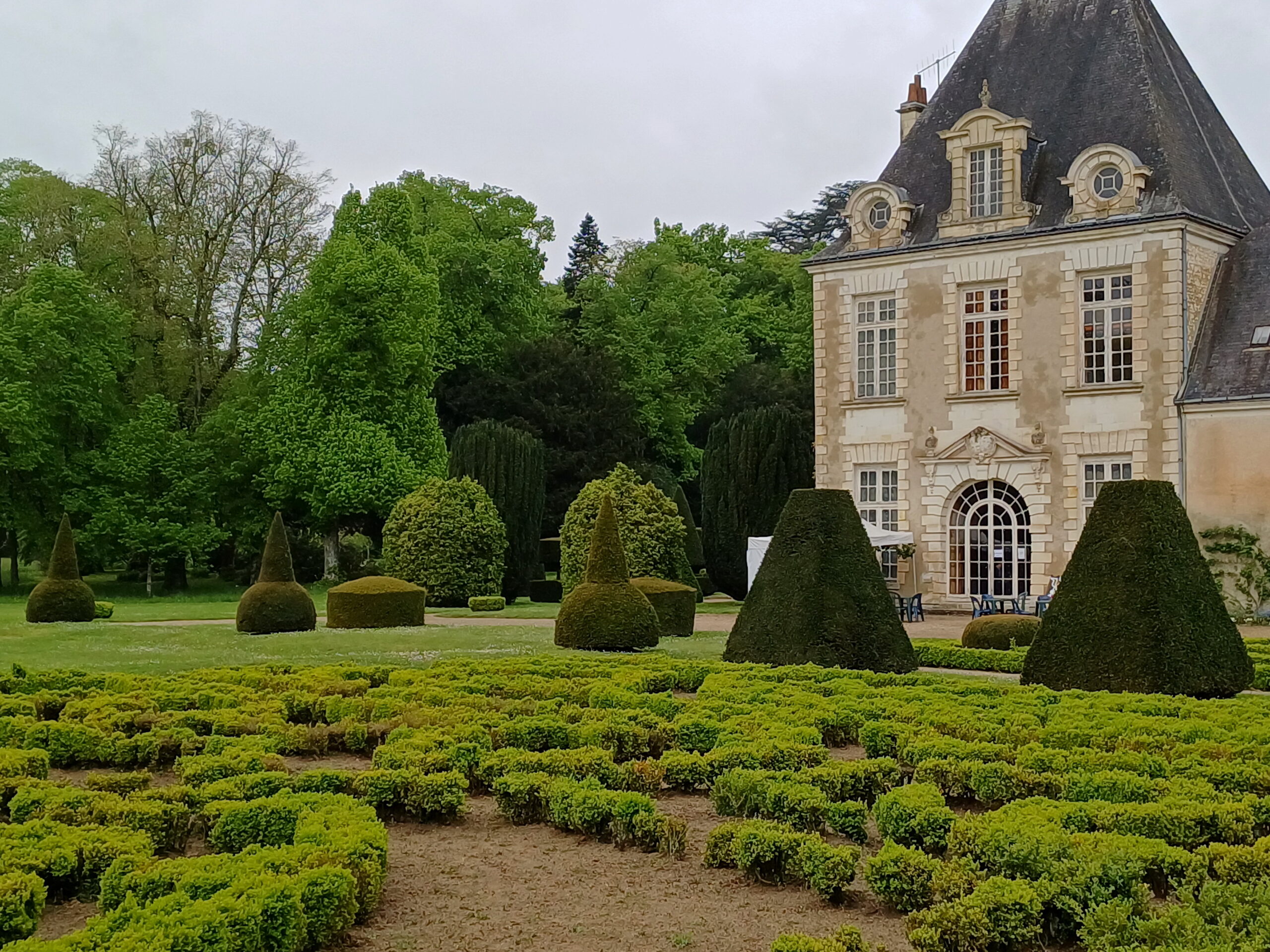 Lire la suite à propos de l’article livres au château | Azay-Le-Ferron, lundi de Pâques 2025
