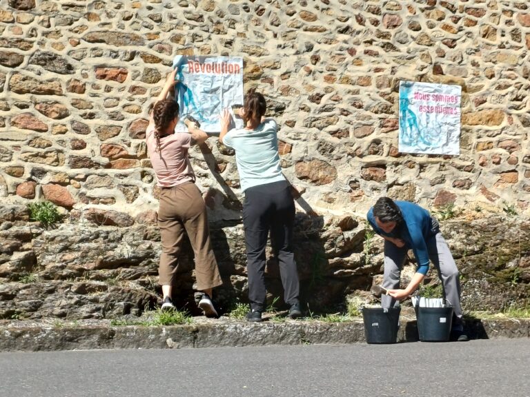 Lire la suite à propos de l’article FURTIVES, de la compagnie La Baleine Cargo | un spectacle de rue à Arnac-la-Poste (87) | 17 juin 2026
